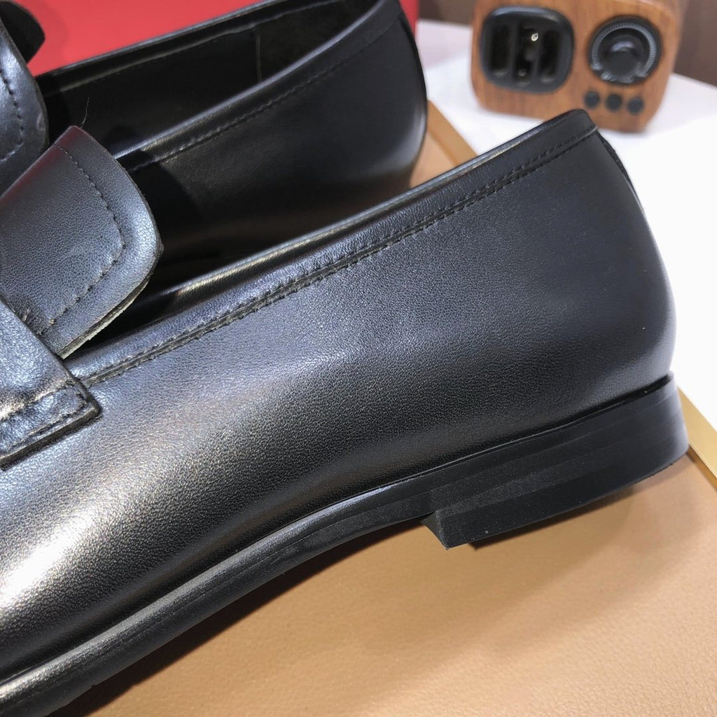 Ferragamo Black Ring-Hardware Loafers — detail