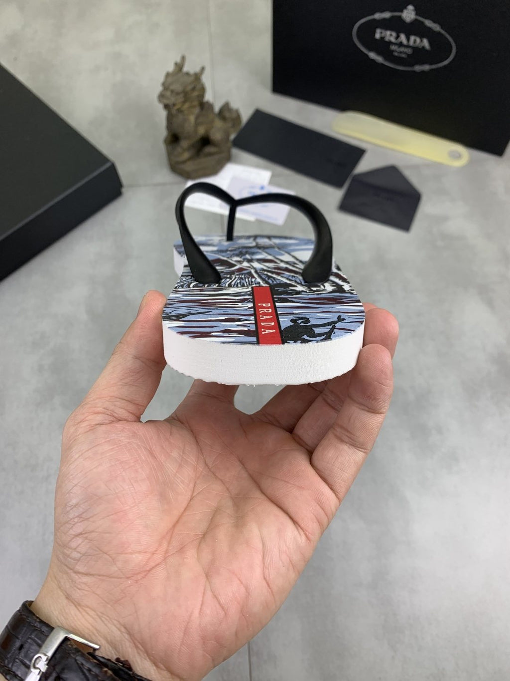 微商相册测试鞋子-Prada Botanical Print Flip-Flops — back