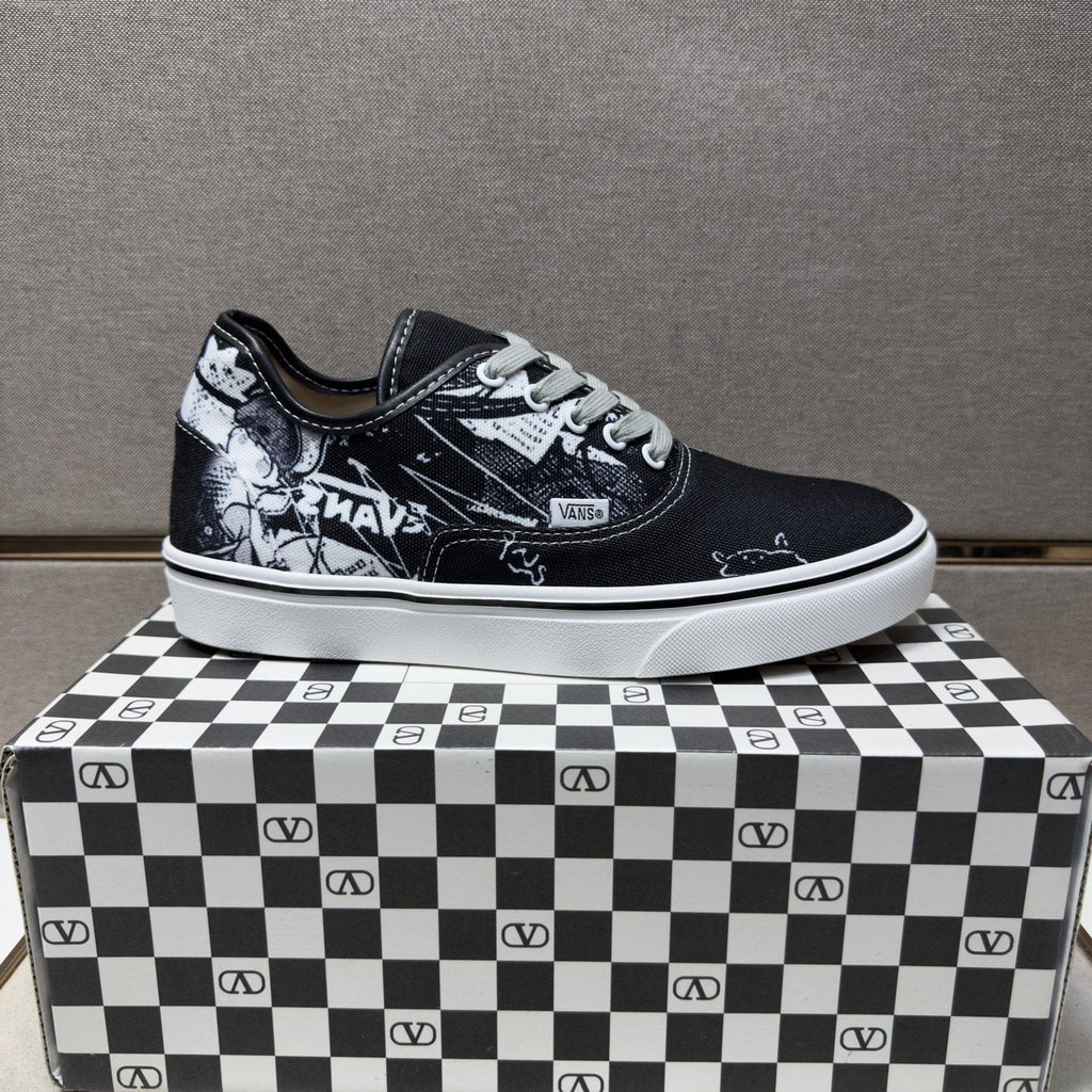 VANS Black Graphic Low-Top Sneakers — hero