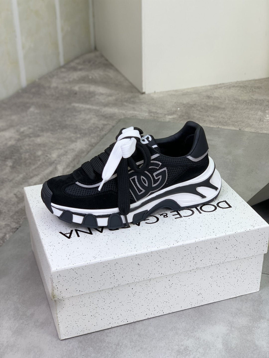 微商相册测试鞋子-Dolce & Gabbana Logo Panel Low-Top Sneakers — front