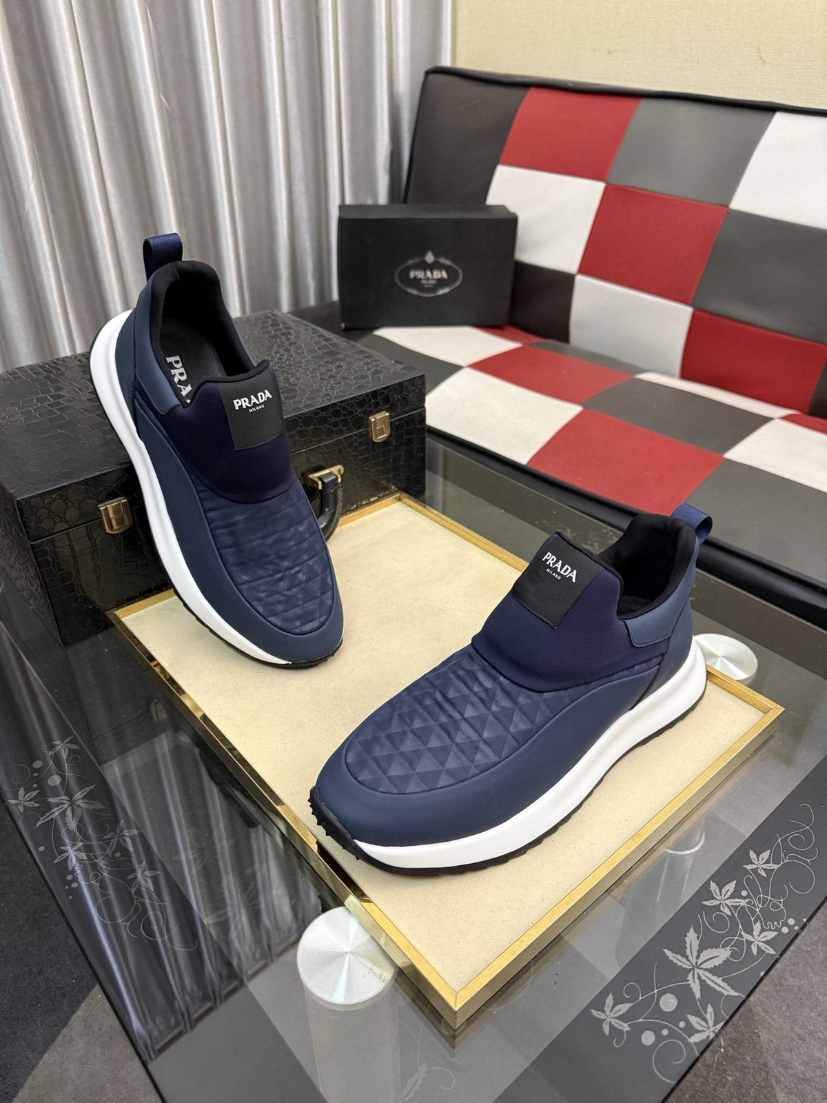 微商相册测试鞋子-Prada Black Quilted Slip-On Sneakers — front