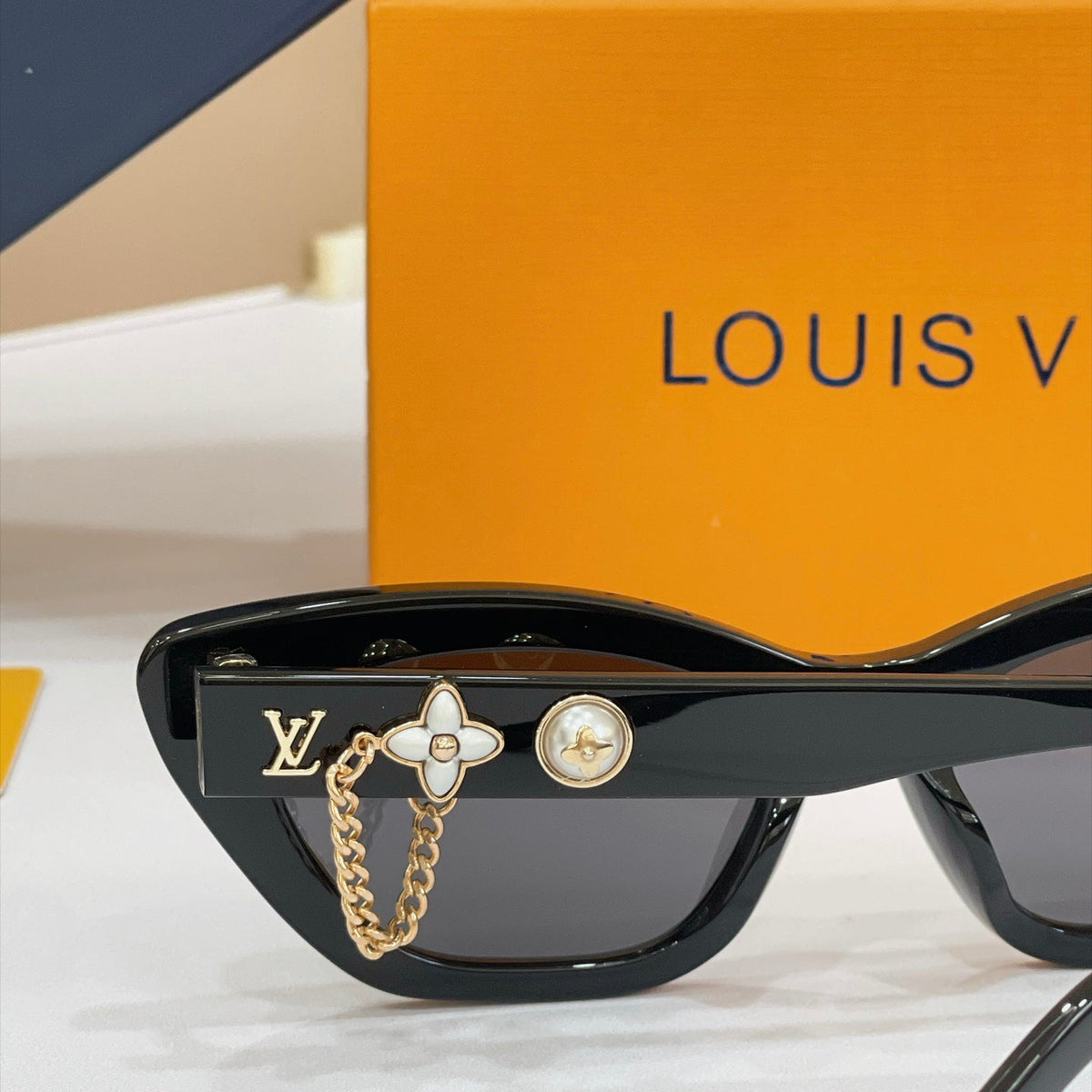 Louis Vuitton Z2988U Sunglasses